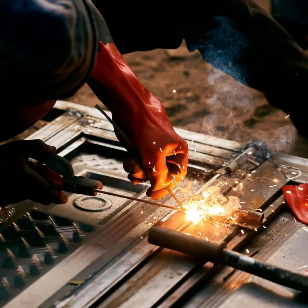 Tehli̇keli̇ Ve Çok Tehli̇keli̇ İşlerde Sicak Metal Şeki̇llendi̇rme Eği̇ti̇mi̇ Yetkinlik ve Kariyer Eğitimi