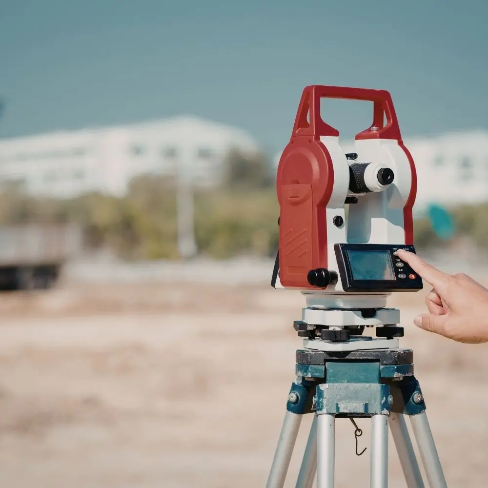 Tehli̇keli̇ Ve Çok Tehli̇keli̇ İşlerde Topoğrafya Hi̇zmetleri̇ Eği̇ti̇mi̇ ve Sektörel Uzmanlık