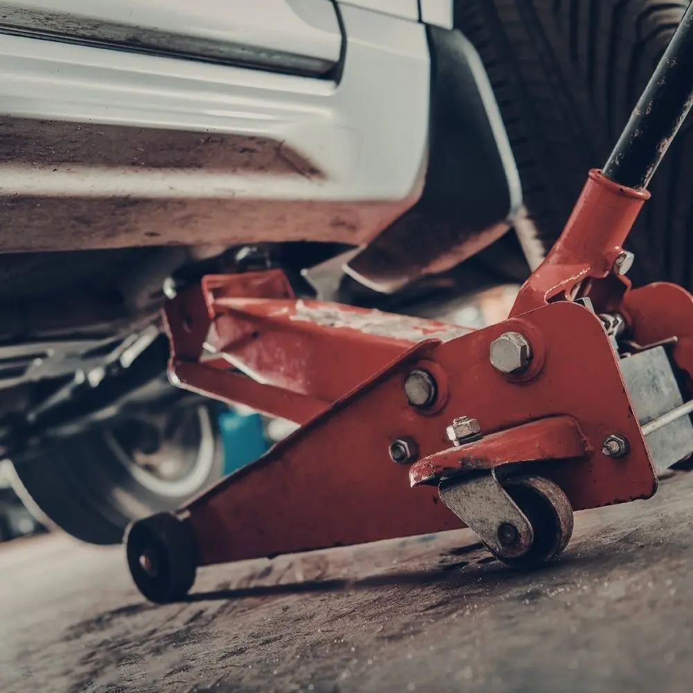 Tehli̇keli̇ Ve Çok Tehli̇keli̇ İşlerde Yürüyen Tahki̇mat Hi̇droli̇k Bakimciliği Eği̇ti̇mi̇ ve Sektörel Uzmanlık