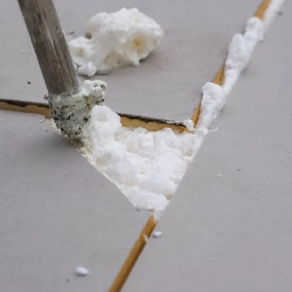 Tehli̇keli̇ Ve Çok Tehli̇keli̇ İşlerde Diş İç Cephe Kaplama Ve Yalitimi Eği̇ti̇mi̇ Yetkinlik Geliştirme Süreci